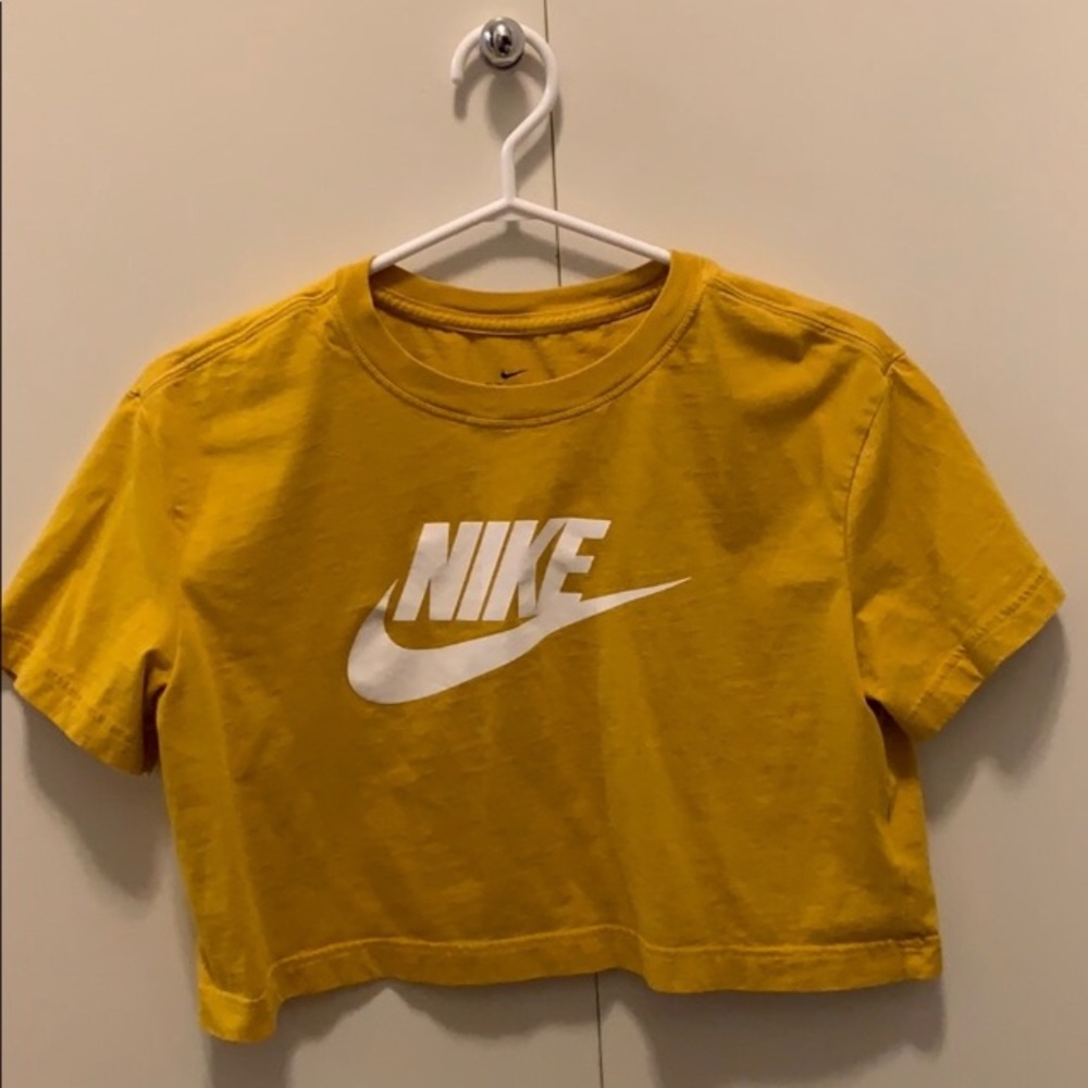 *SOLD* Nike crop tee - Size small